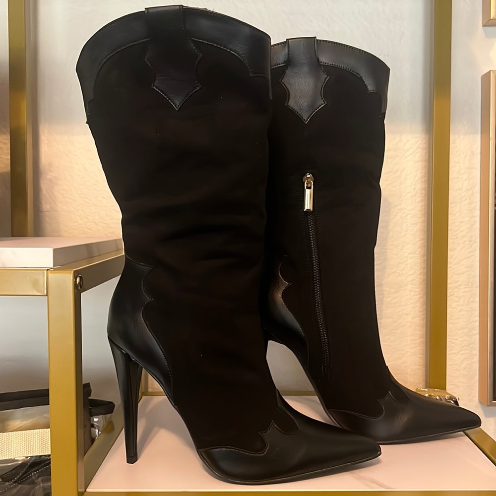 Black faux suade and leather cowgirl boots!